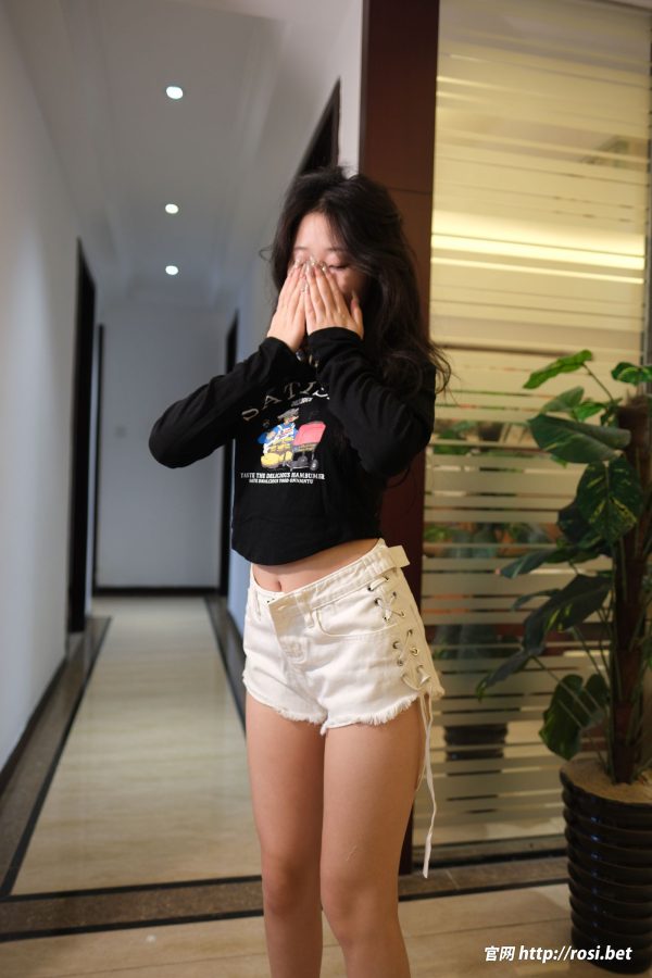 [ROSI美女图]2025.10.30 NO.5078-慕色阁