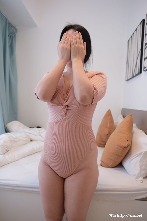 [ROSI美女图]2025.09.24 NO.5042-慕色阁
