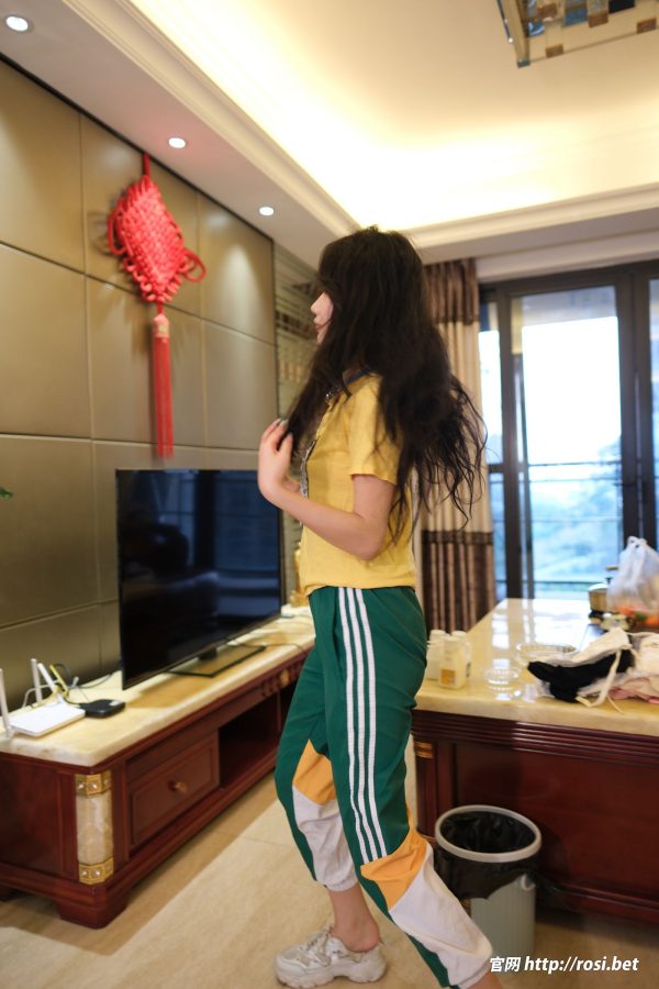 [ROSI美女图]2025.10.25 NO.5073-慕色阁