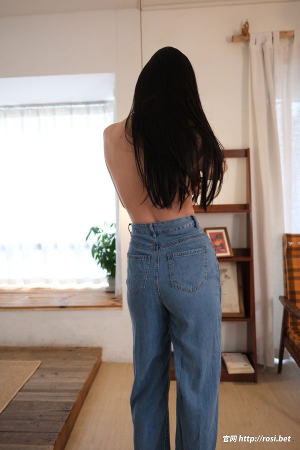 [ROSI美女图]2025.11.01 NO.5080-慕色阁
