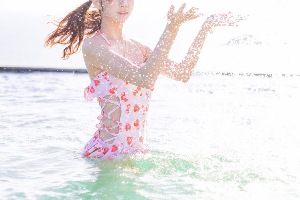 图片[2]-No.144-甜甜×4 – 草莓泳衣 [17P]