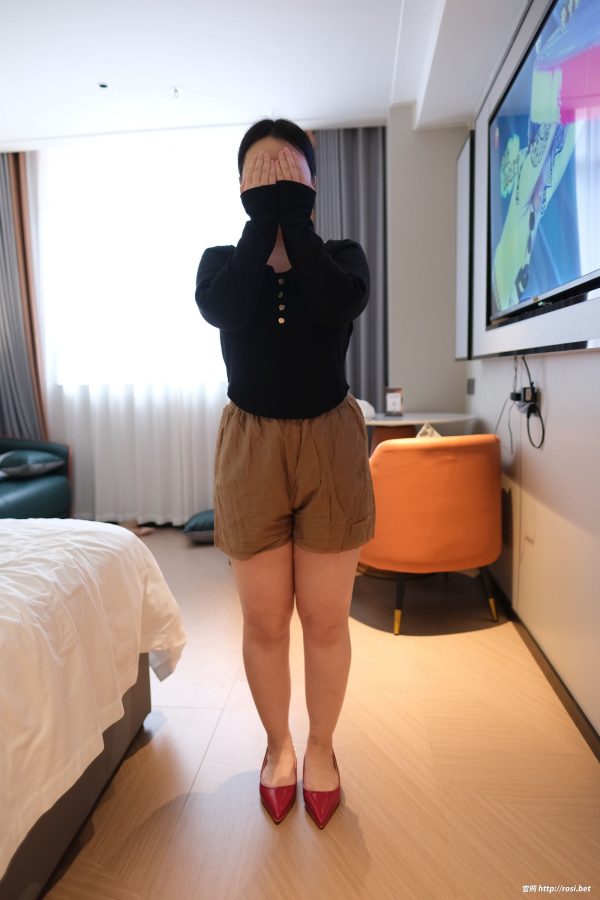 [ROSI美女图]2025.12.30 NO.5139-慕色阁
