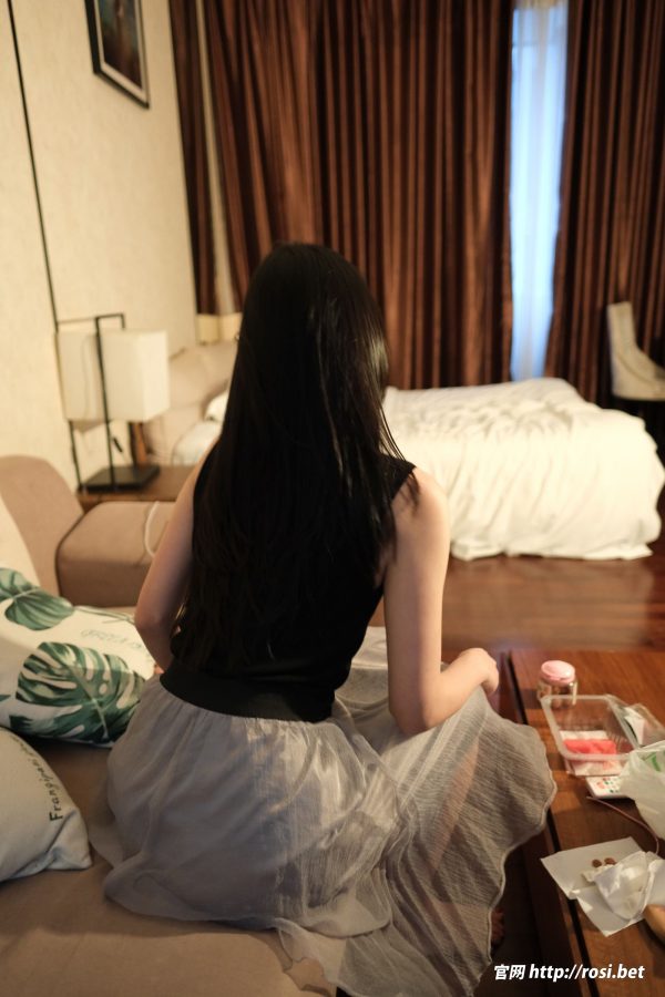[ROSI美女图]2026.04.21 NO.5251-慕色阁